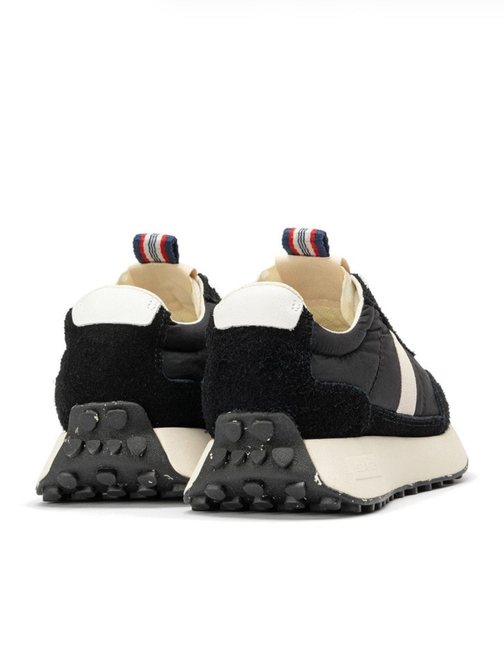 SEAVEES Acorn Trainer 9.5 - worn for a few days in Europe, aweseom condition!
